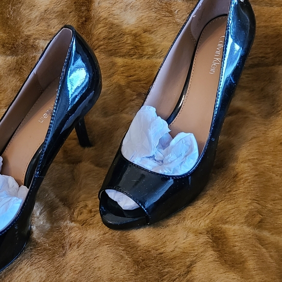 Shoes - Picture 3 of 4